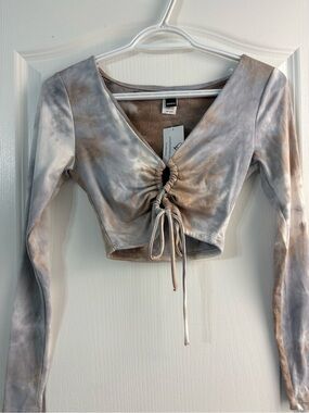 Windsor Neutral Tie-Dye Ruched Long Sleeve Crop Top